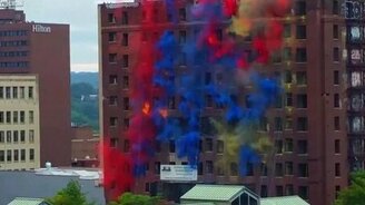 Весёлый снос здания - смотреть видео (0:54)