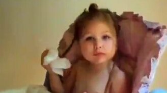 Ребёнок кушает под ритм битбокса - смотреть видео (0:53)