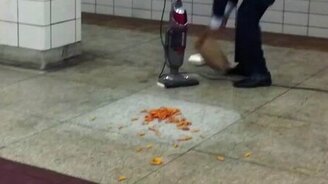 Как правильно рекламировать пылесос - смотреть видео (1:01)