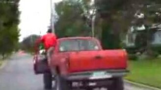 Каскадёр самоучка - смотреть видео (0:16)