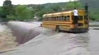 В автобусе по воде - смотреть видео (3:56)