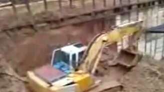 Экскаватор шагает - смотреть видео (0:12)