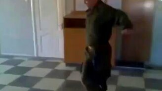 Он из танцевальных войск? - смотреть видео (1:35)