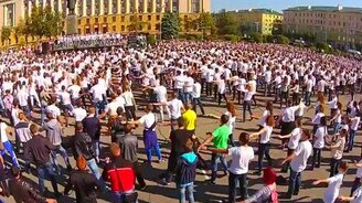 Самый массовый урок танца - смотреть видео (1:52)