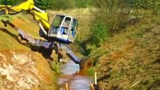 Трансформер-экскаватор - смотреть видео (3:49)