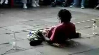 Уличный циркач - смотреть видео (0:25)