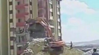 Снос здания по-турецки - смотреть видео (0:21)