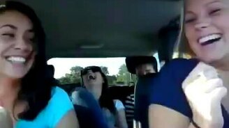 Американки поют русскую песню - смотреть видео (1:26)