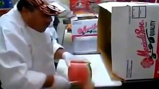 Быстрая чистка арбуза - смотреть видео (0:38)