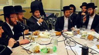 Песня в исполнении еврейского хора - смотреть видео (4:58)