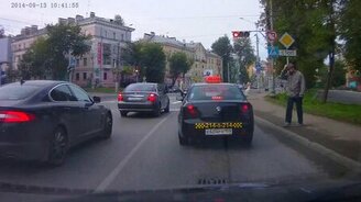 Покрестил из такси - смотреть видео (0:24)