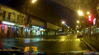 Испугал мопедистов - смотреть видео (0:36)