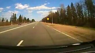 Дед с бабкой договорились о месте разворота - смотреть видео (1:59)