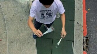 Ловкие трюки с ручками - смотреть видео (2:43)