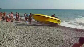 Круто пришвартовался на катере - смотреть видео (0:14)