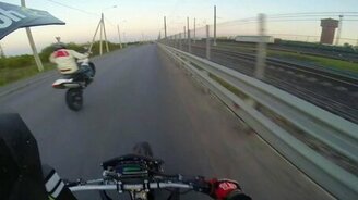 Снять трюк приятеля не удалось... - смотреть видео (0:32)