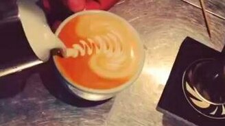 Мастерски налил кофе - смотреть видео (0:12)