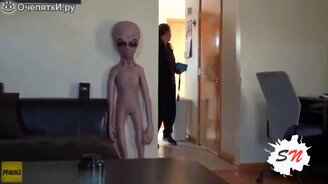 Самые смешные устрашающие розыгрыши - смотреть видео (9:17)