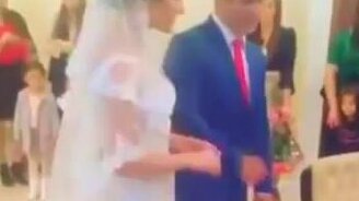 Поздравили друг друга с заключением брака - смотреть видео (0:15)