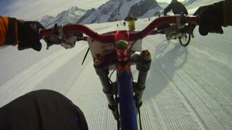 Заезд на великах по снежной горной трассе - смотреть видео (9:46)