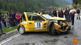 Самая удачная авария на гонках - смотреть видео (0:53)