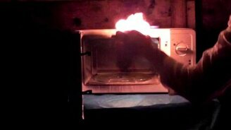 Бензин в микроволновке - смотреть видео (4:32)