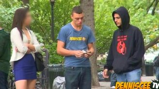 Девушки не хотят знакомиться с бедными - смотреть видео (1:12)