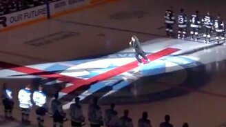 Прерванное исполнение гимна - смотреть видео (0:27)