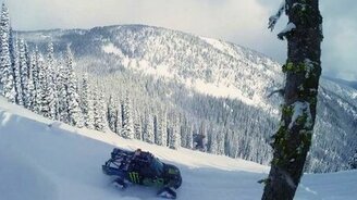 Отчаянное катание на машине по снежным склонам - смотреть видео (5:32)