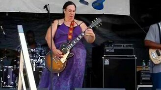 Суровая гитаристка - смотреть видео (2:47)