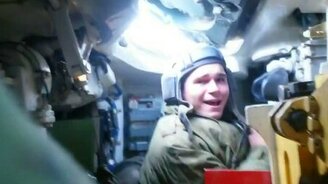 Танкисты отмечают день рождения - смотреть видео (0:29)