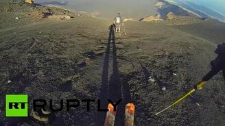 Спуск на лыжах по вулканической лаве - смотреть видео (0:38)