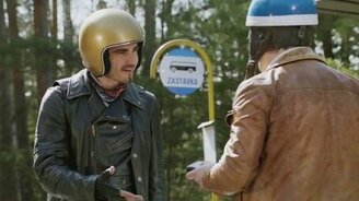 Нестандартная реклама мобильника - смотреть видео (0:50)