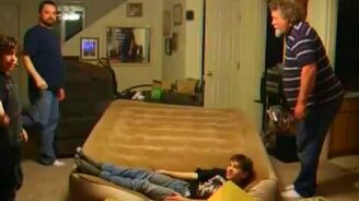 Операция: долететь до люстры - смотреть видео (0:27)