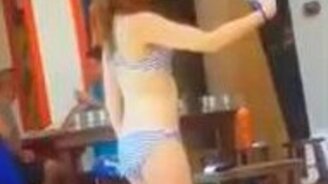 Как выглядят девушки, которые делают селфи - смотреть видео (1:16)