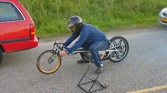 Самый оригинальный двухколёсный транспорт - смотреть видео (0:13)