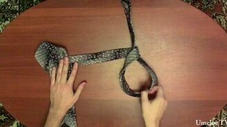 Как быстро завязать галстук - смотреть видео (1:01)