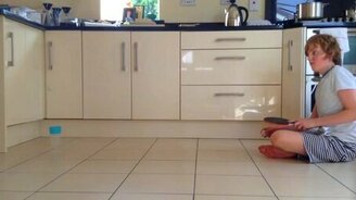 Чёткие и эффектные фокусы с шариком - смотреть видео (3:51)