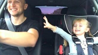 Позитивный дуэт дочки и папы - смотреть видео (1:24)