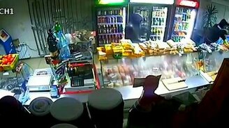 Убойная продавщица - смотреть видео (0:25)