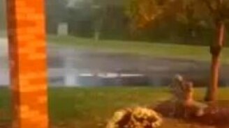 Близкий удар молнии - смотреть видео (0:10)