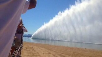 Феноменальная скорость на лодке - смотреть видео (0:17)