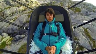 Полетел, как сердитая птичка - смотреть видео (0:24)