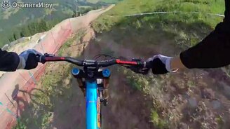 Безумный скоростной даунхилл - смотреть видео (4:31)