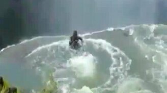 Купаются в адской воде - смотреть видео (0:29)