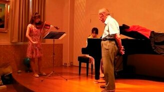 Неожиданный голос у старика - смотреть видео (0:58)