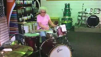 Бабушка-барабанщица - смотреть видео (1:24)