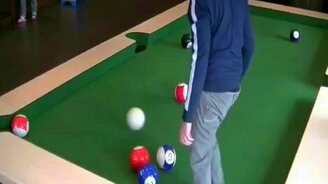 Синтез бильярда и футбола - смотреть видео (0:56)