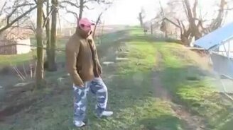 Жесткий прыжок на лёд - смотреть видео (1:06)