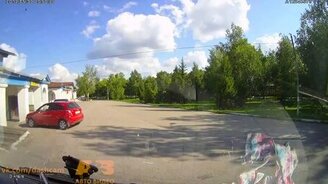 Заезд в гараж по-женски - смотреть видео (1:00)